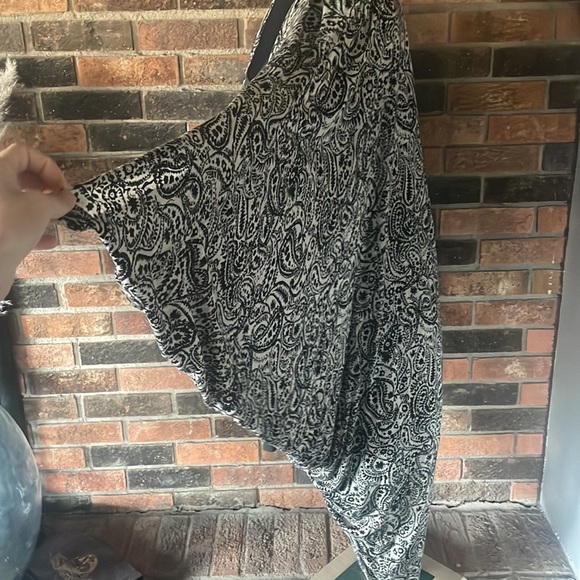 Black and White Paisley Women's Shawl - Picture 2 of 5